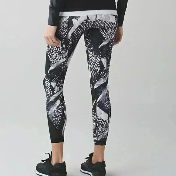 Lululemon Inspire Tight II (Mesh) Luxtreme Static Mist White Black leggings 6 - Picture 4 of 4